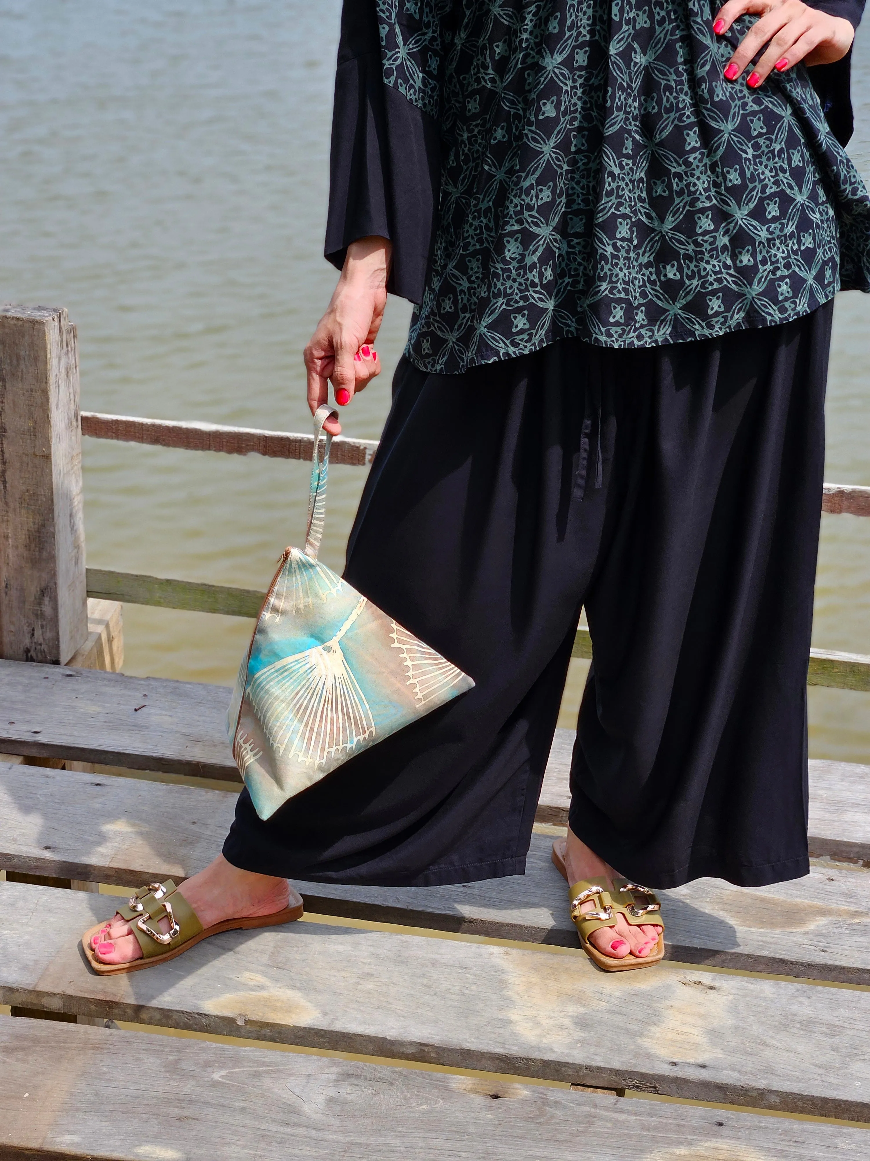 BAYLA TRIANGLE CALICO BAG