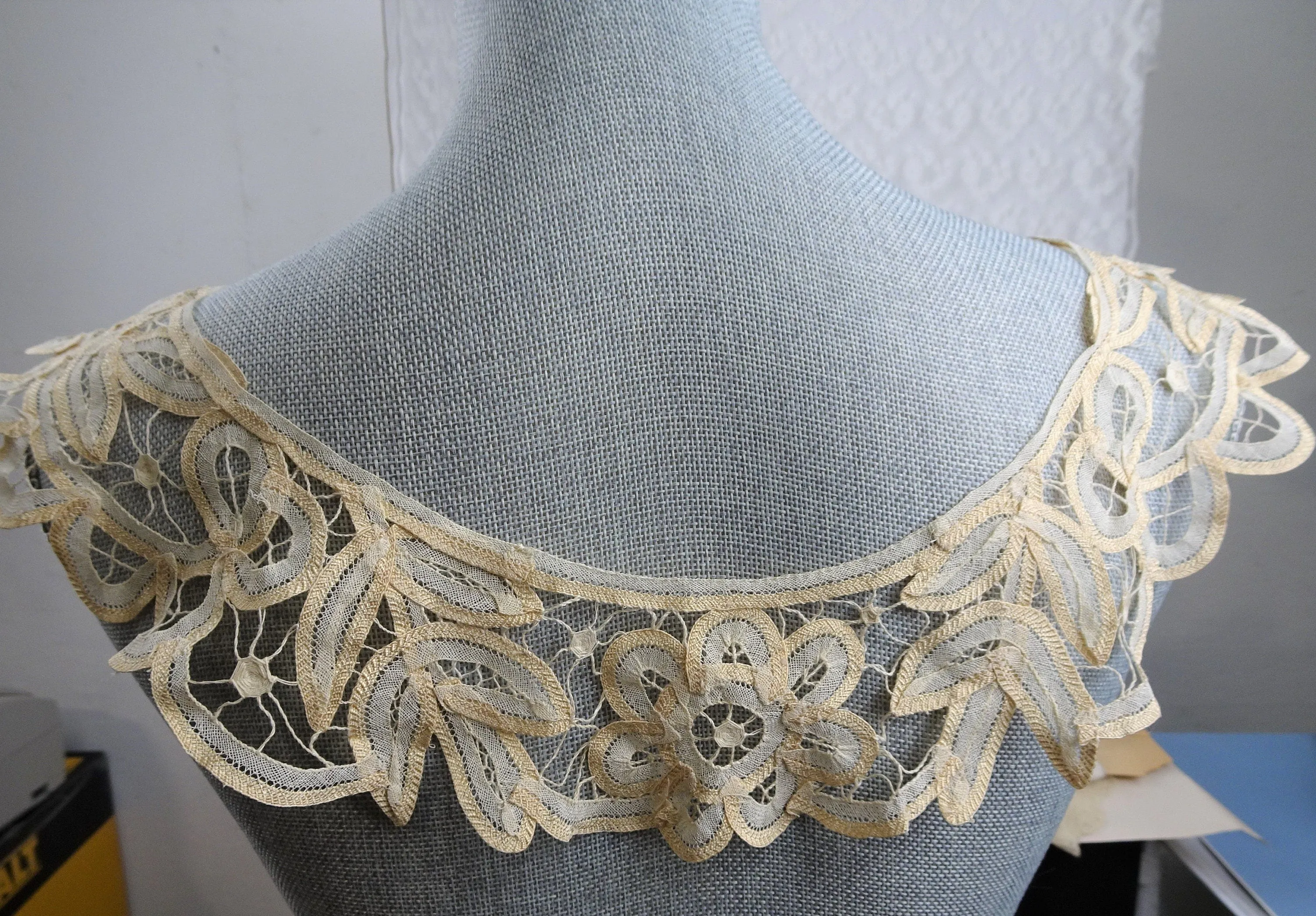 BEAUTIFUL Victorian French Lace Collar,Hand Made Lace,Victorian Edwardian Lace,Antique Bridal Lace,Collectible Lace Collars