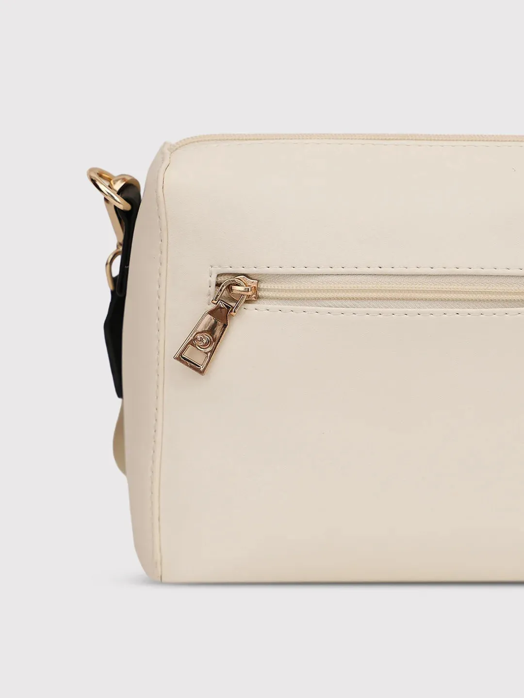 Caprese Trinity Sling Medium Solid Women'S Handbag Cream