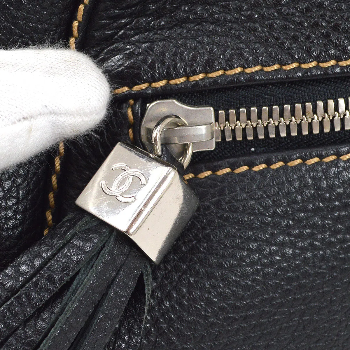 CHANEL 2001-2003 Black Caviar Hobo Bag 01826