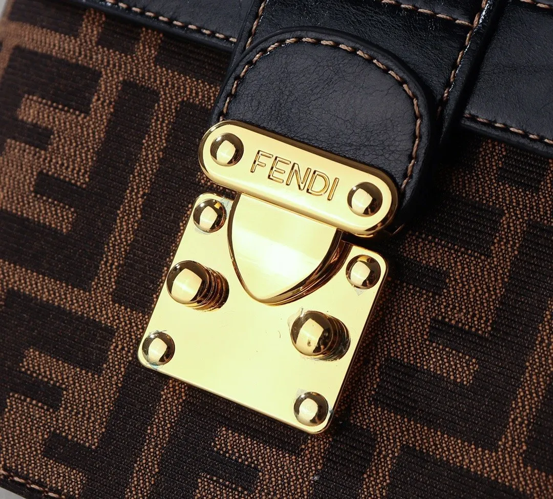 EN   Designer bags by Fendi 073