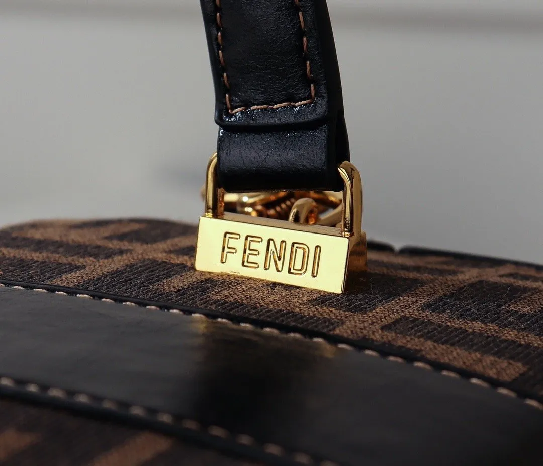 EN   Designer bags by Fendi 073