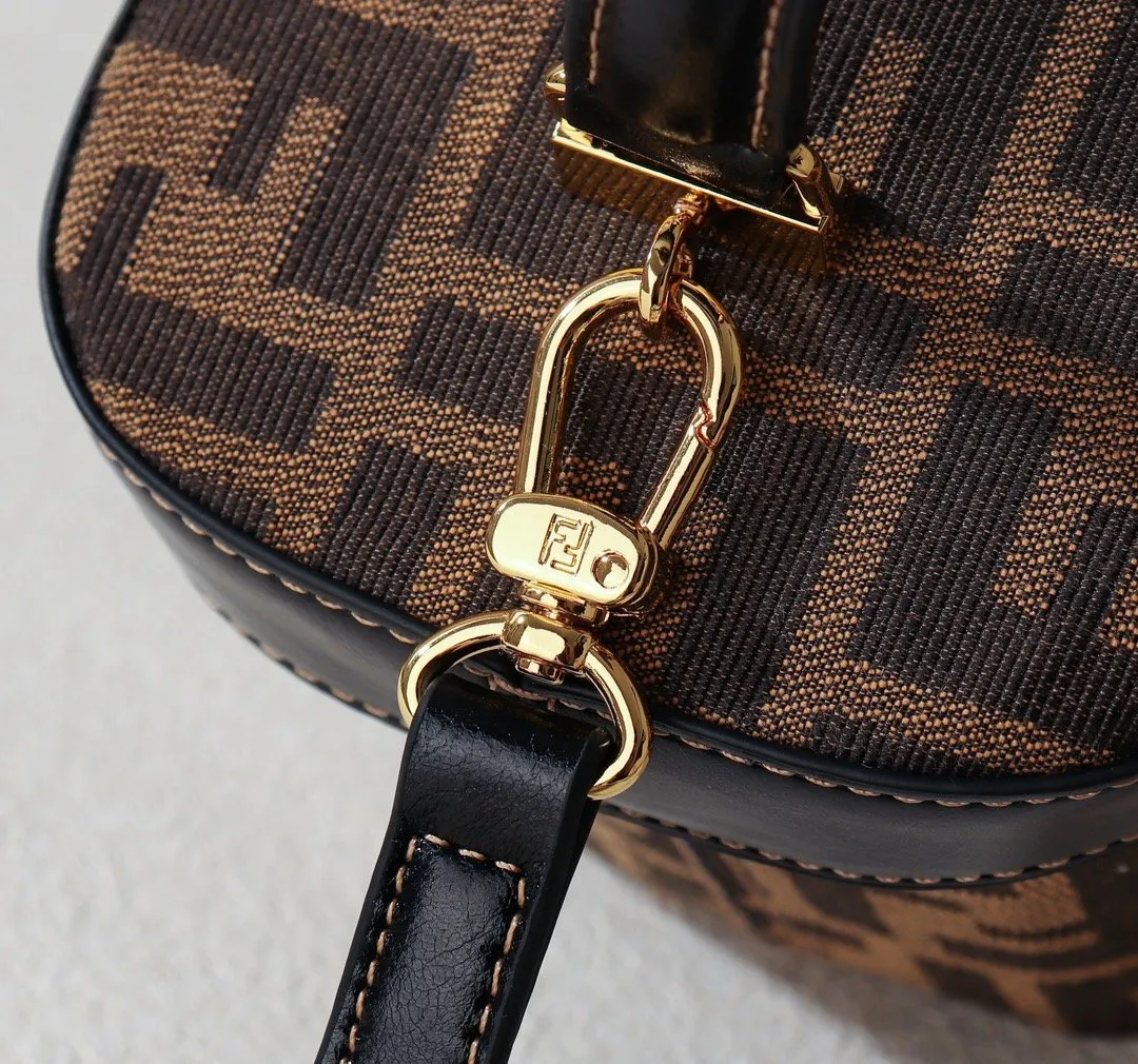 EN   Designer bags by Fendi 073
