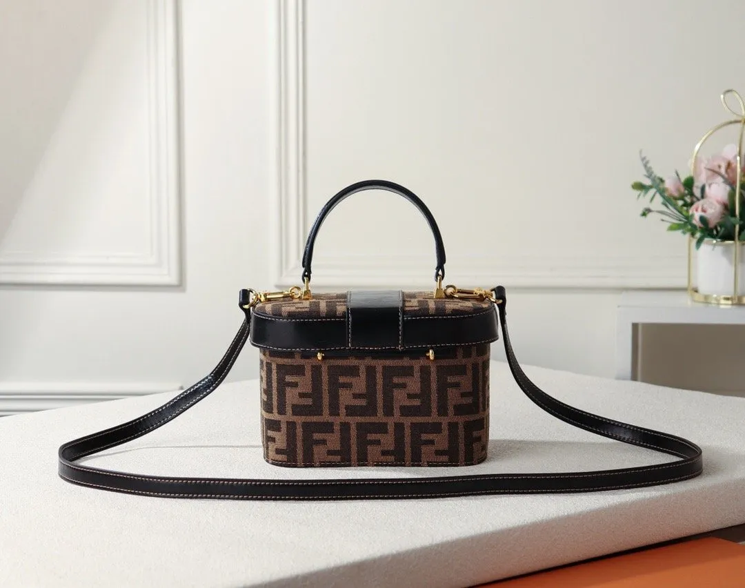 EN   Designer bags by Fendi 073