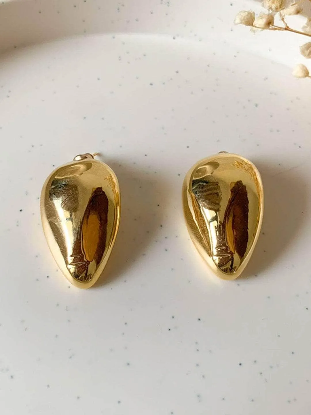 Ishita Raj In Striking Tear Drop Earrings Gold