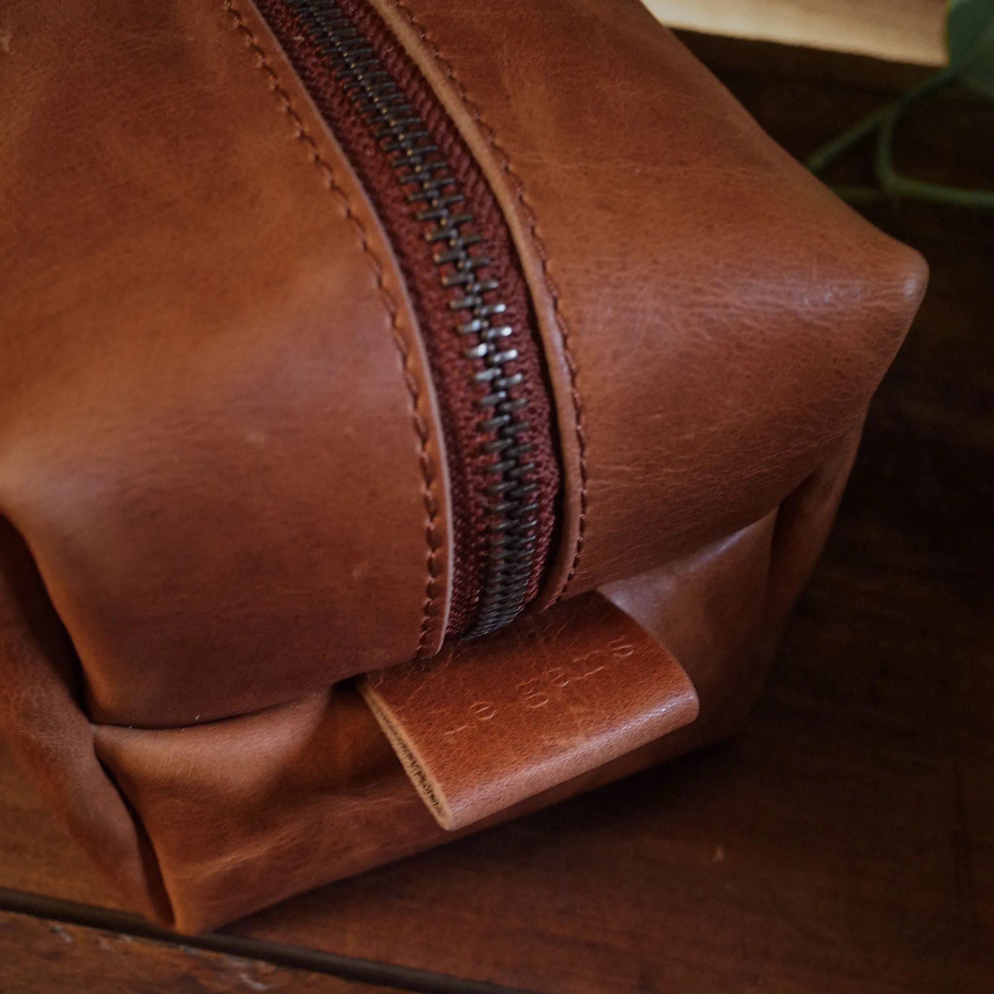 Leather Toiletry Bag – English Tan Edition