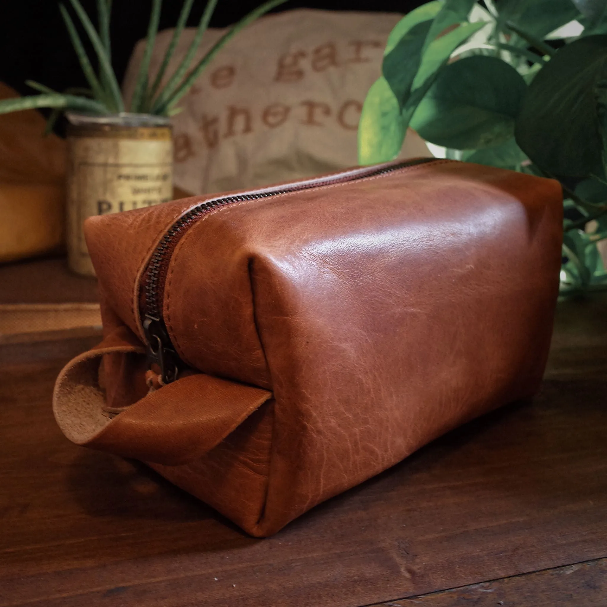 Leather Toiletry Bag – English Tan Edition