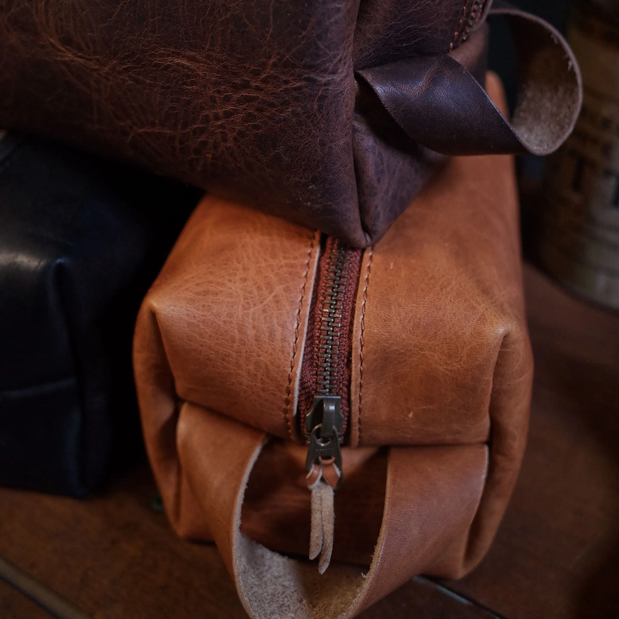 Leather Toiletry Bag – English Tan Edition