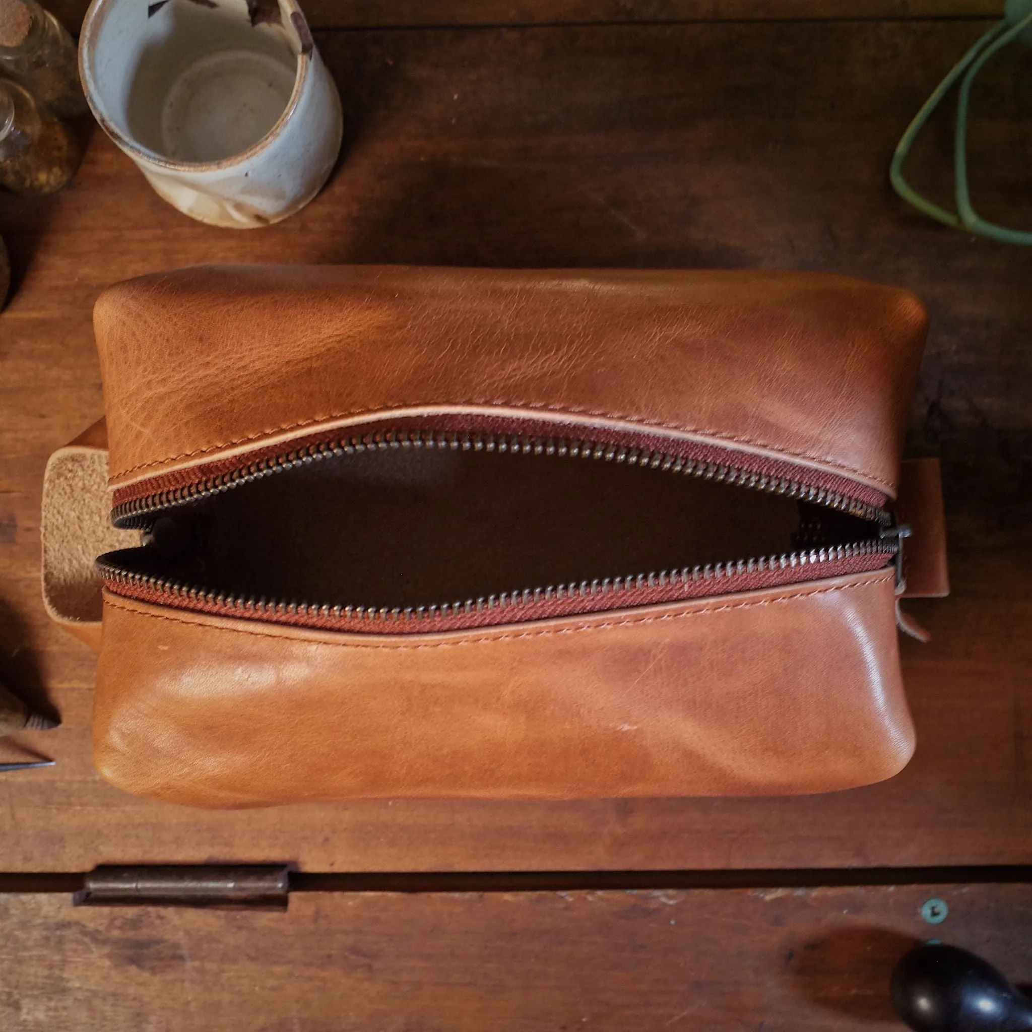 Leather Toiletry Bag – English Tan Edition