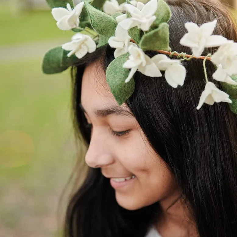 Make Felt Flowers: Four Seasons of Crafting Modern Plants & Flowers