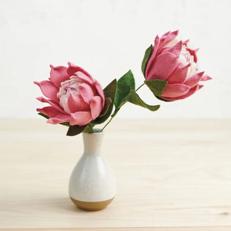 Make Felt Flowers: Four Seasons of Crafting Modern Plants & Flowers