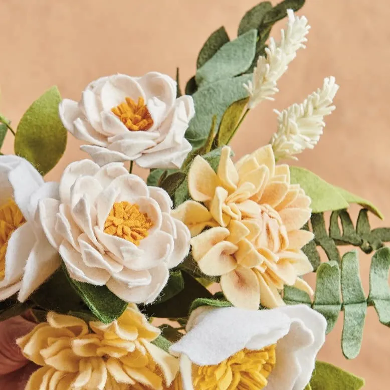Make Felt Flowers: Four Seasons of Crafting Modern Plants & Flowers