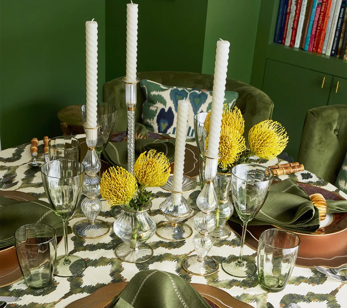 Scallop Bud Vase in Clear