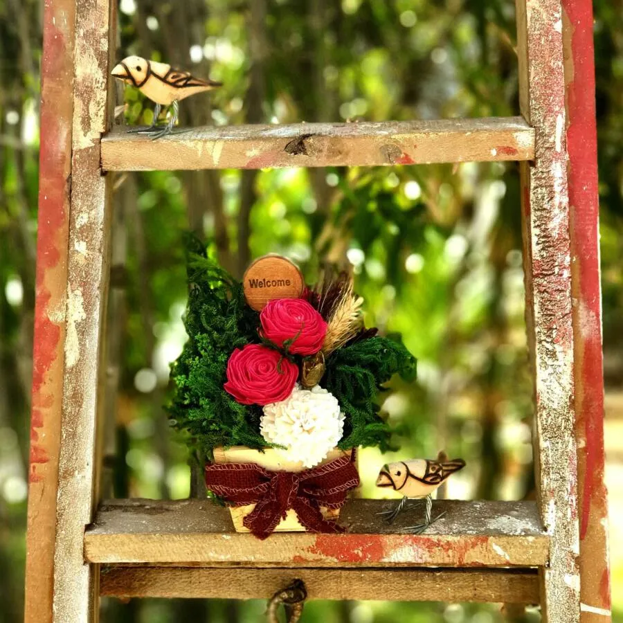'Striking in Red' Christmas Decor