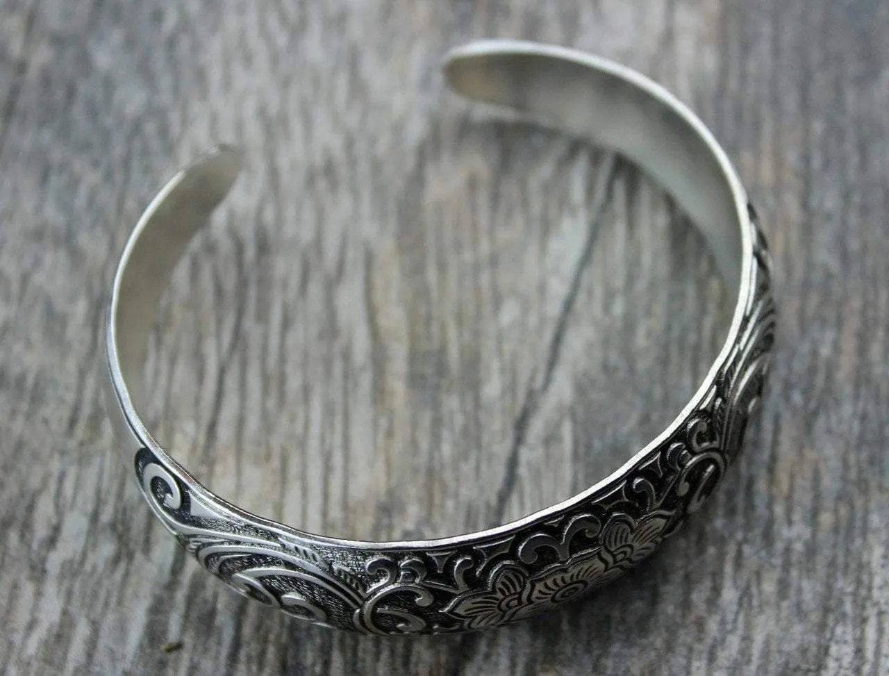 Striking Lotus Bracelet