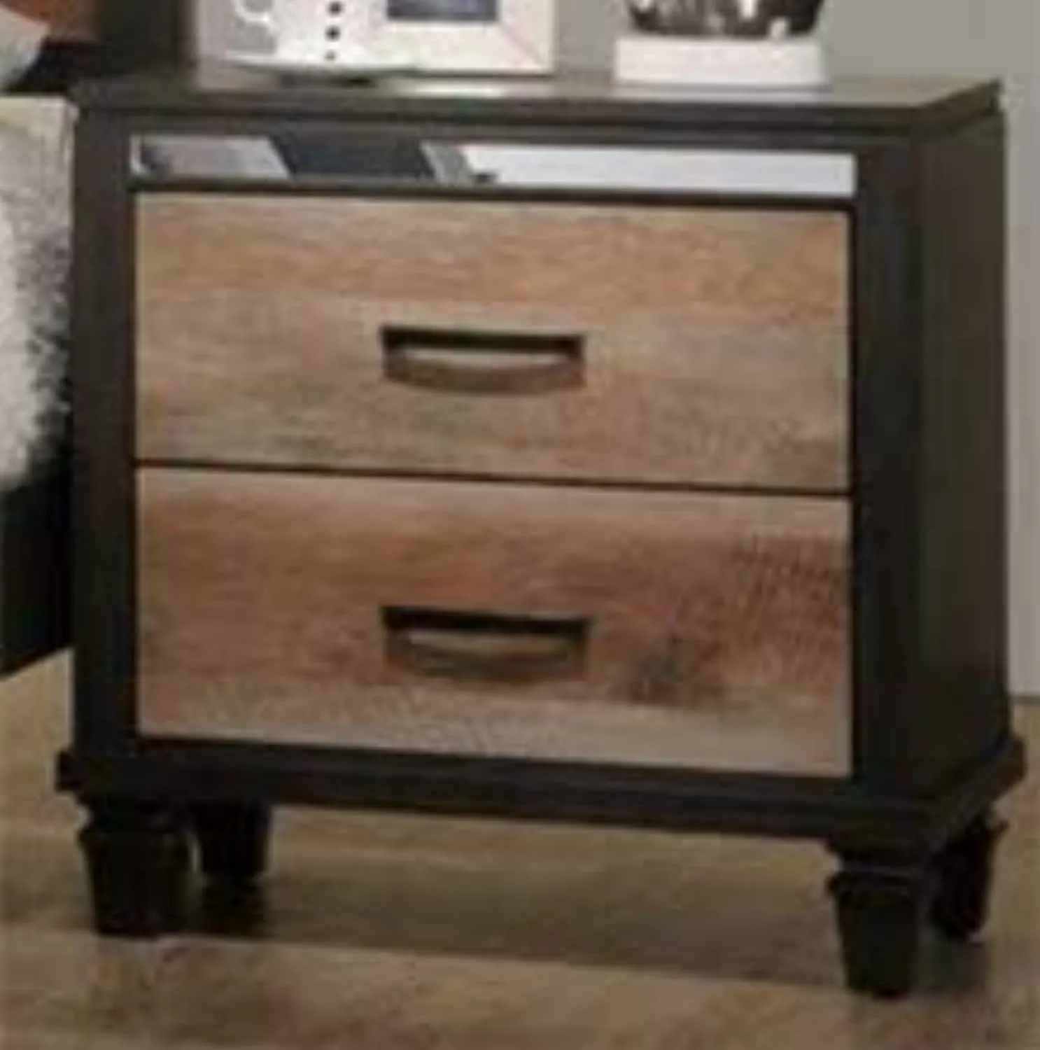 Striking Two Tone Wooden 5Pc King Bedroom Set