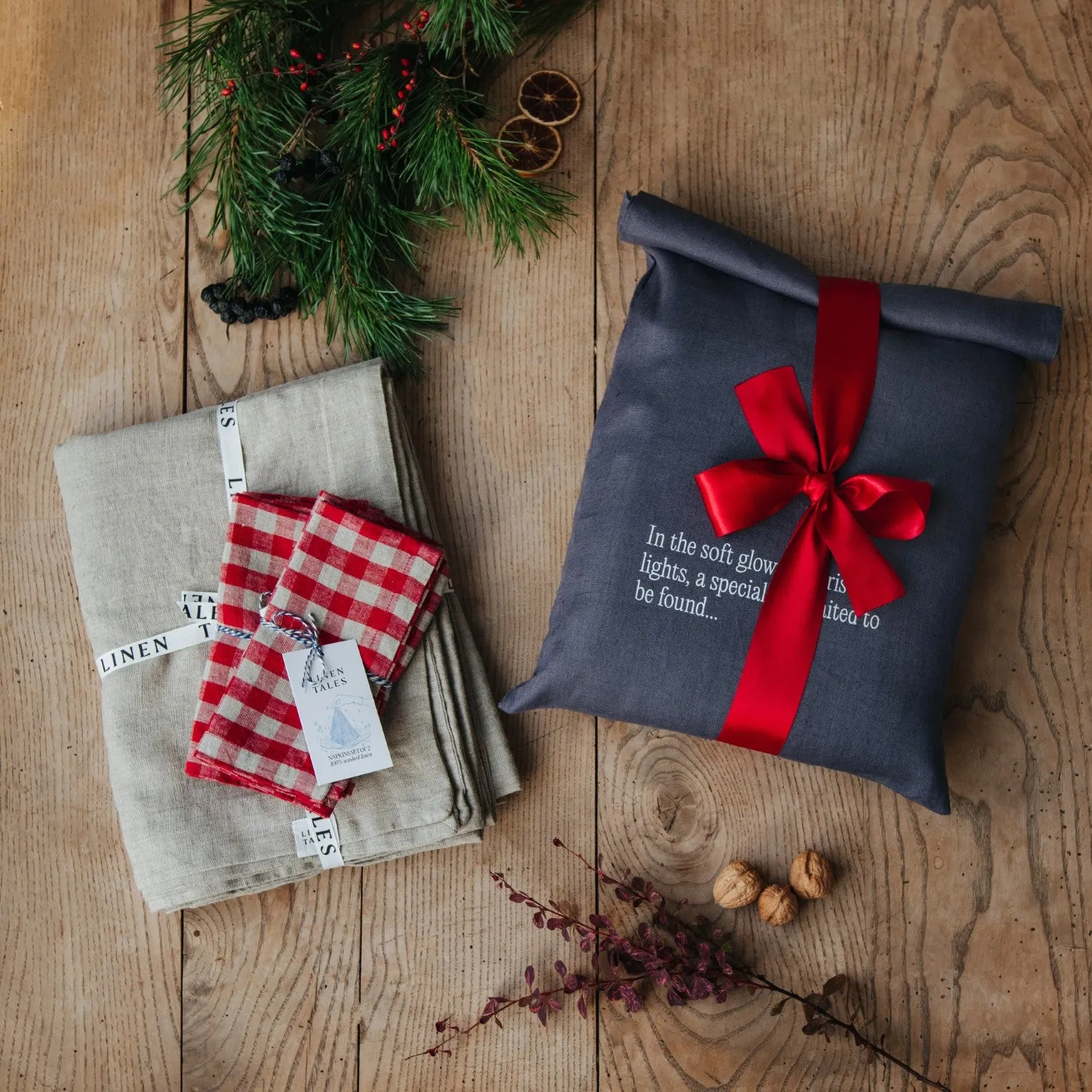 Tablecloth   Napkins   Gift Bag