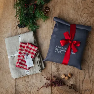 Tablecloth   Napkins   Gift Bag