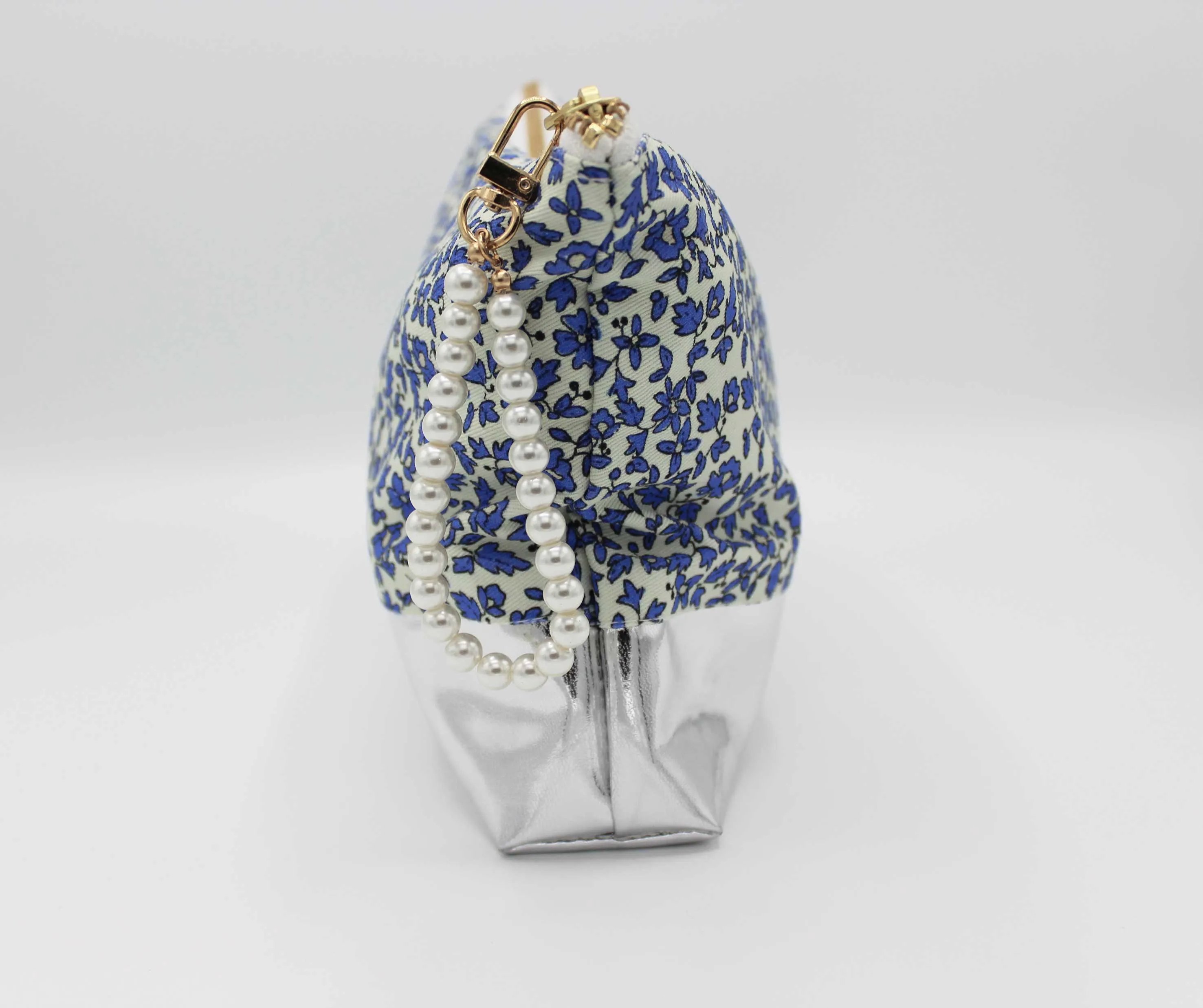Toiletry bag - Ditsy Daisy Blue
