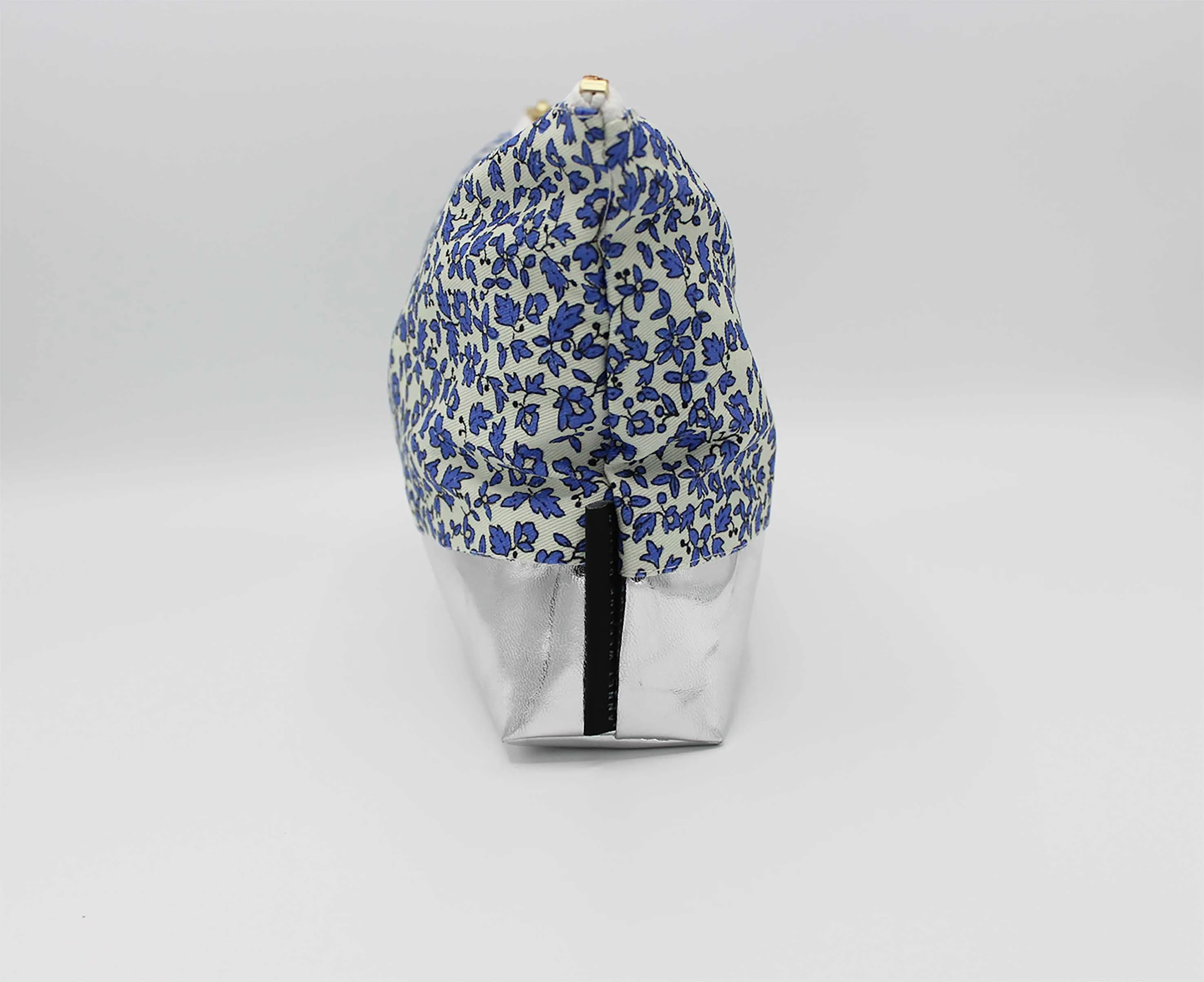 Toiletry bag - Ditsy Daisy Blue