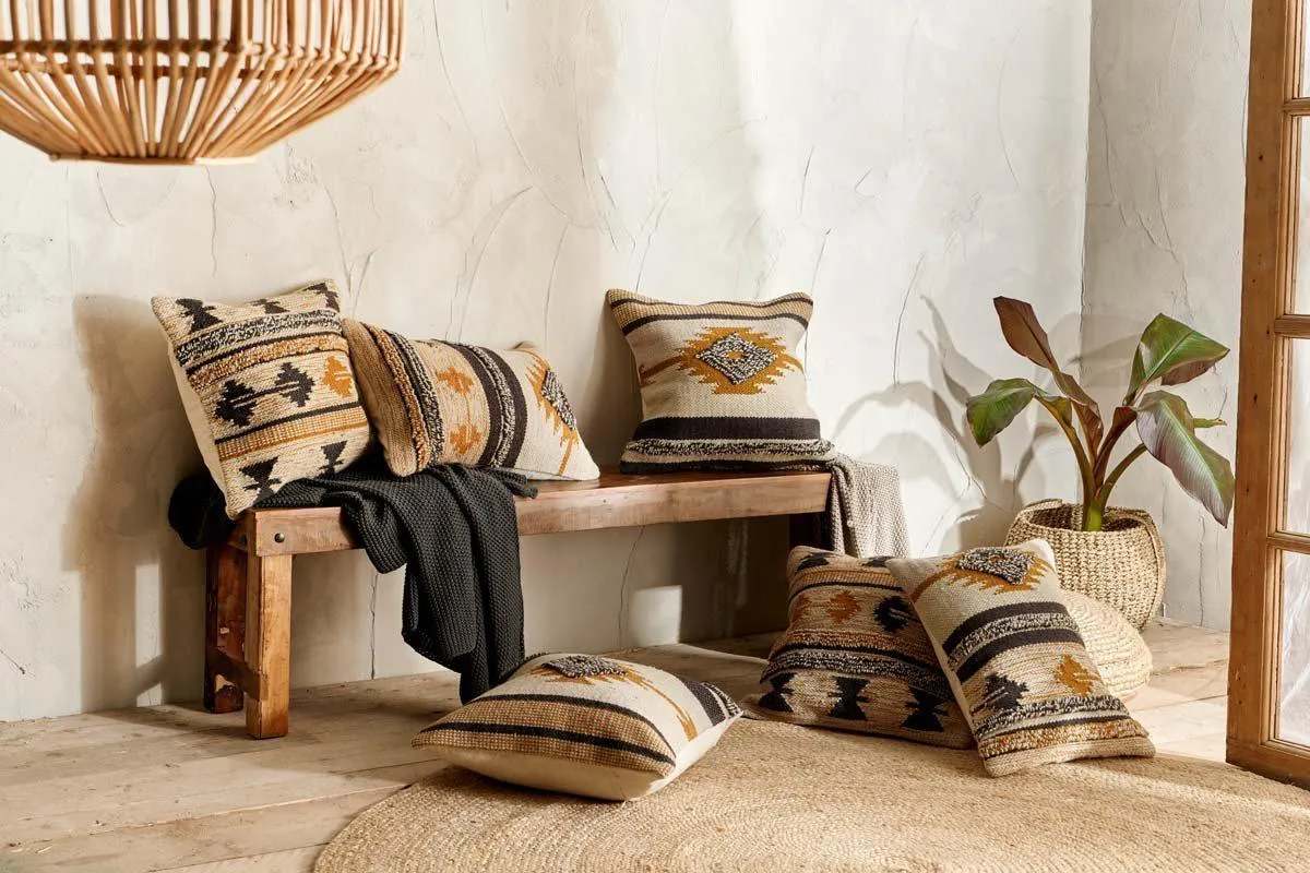 Tussi Ami Cushion Cover